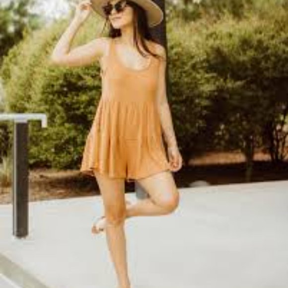 Baevely Peach Tiered Romper - Picture 1 of 10